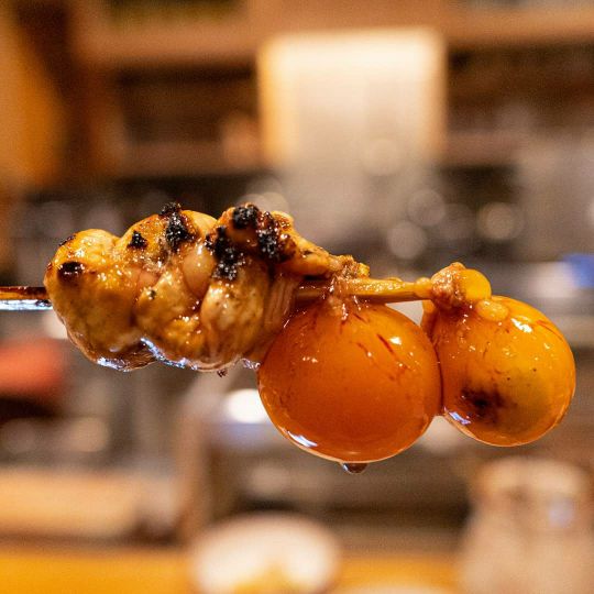 因为形状类似提着的灯笼,慢慢地变成了统一的叫法,提灯烤串,入口后