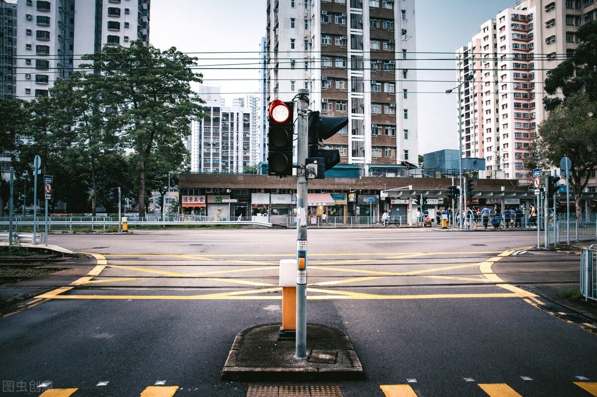 香港城市大学排名怎么样？跟内地的985相比哪个好些？