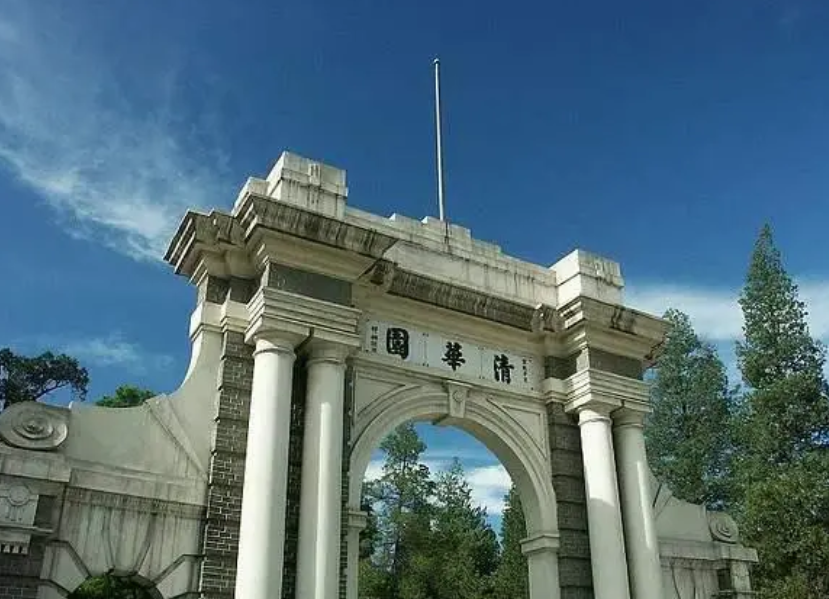 为供儿子上学，父亲每天挑200担沙，儿子674分上清华后却内疚痛哭