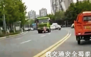 车祸现场2,gif动态图,警示世人