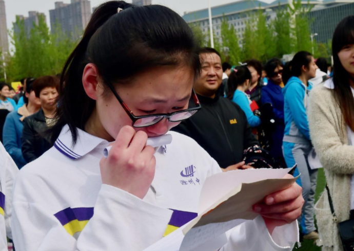 高中不允许“复读”已成事实？高考失利何去何从，官方回应了