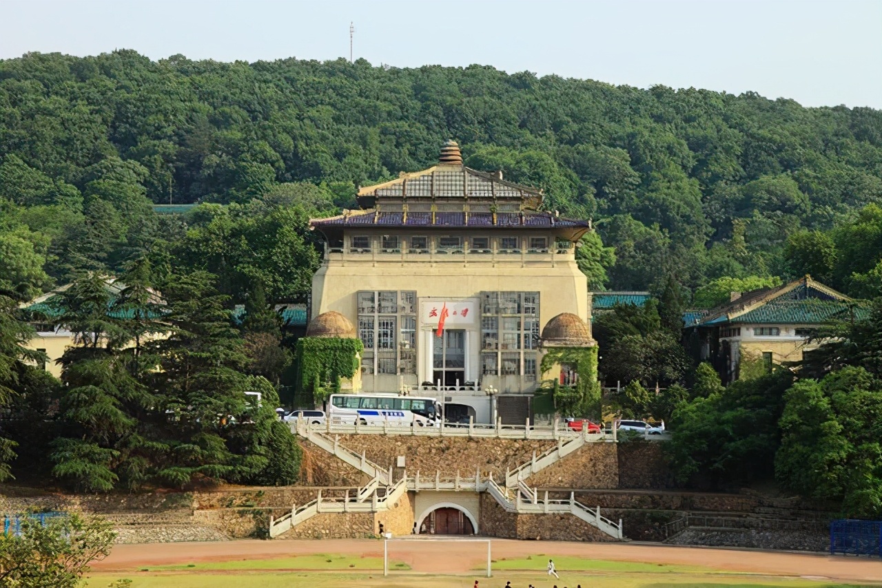 武汉高校：“一校一山头”，珞珈山、伏虎山、狮子山、马房山