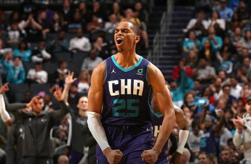 nba华盛顿球员有哪些(P.J.华盛顿：球风稳健的12号秀，黄蜂四号位上的最佳选择)