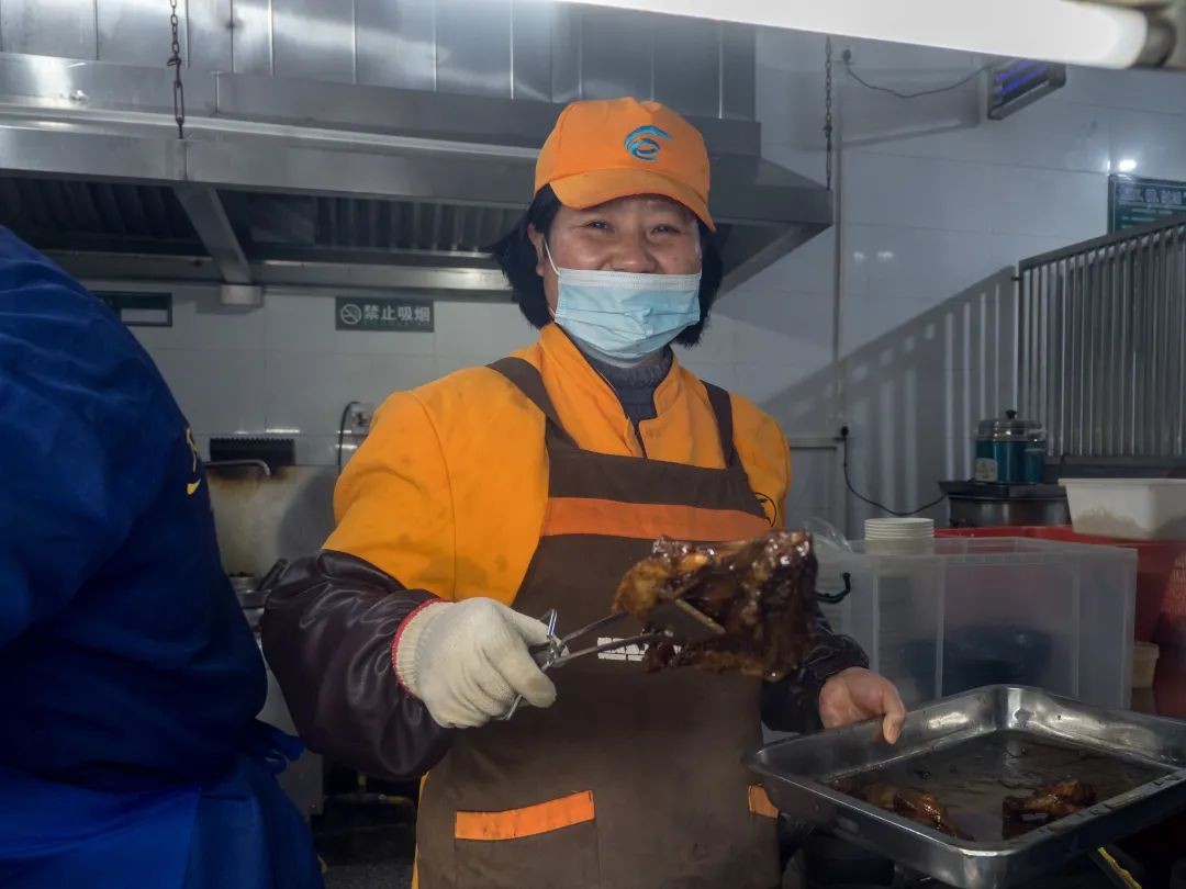 酷！坐拥19个食堂，汇聚8大菜系，武汉这所高校把餐厅打造成了“网红”