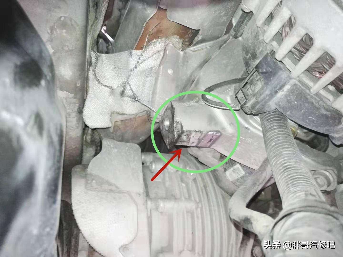 奥迪A6L底盘车身共振 高速噪音大，更换发动机脚胶完美解决