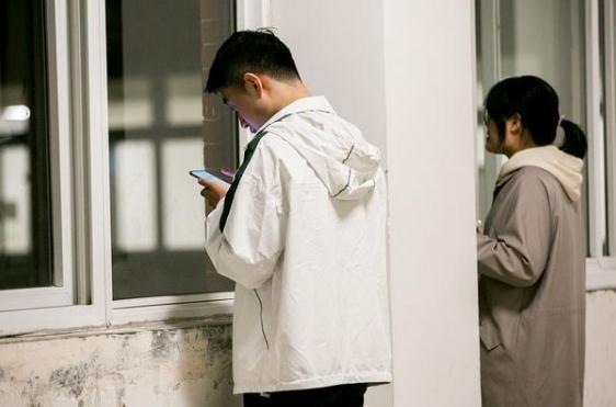 大学生“烂大街”了？2000可招到大学生，却招不到“农民工”