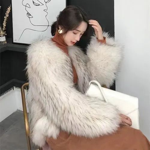 东北大姨不穿的貂被年轻女孩穿成vintage