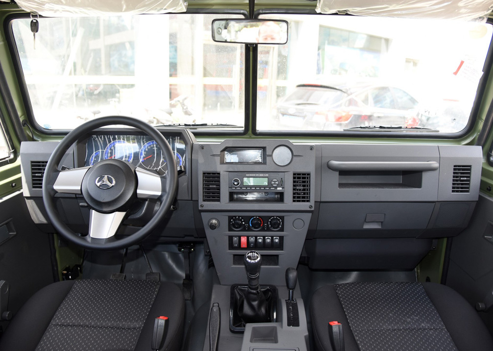 北汽勇士皮卡版新车,外观酷似悍马,汽油柴油都有,国六 四驱