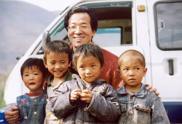 江苏放牛娃跪求母亲支持复读，26年后公司赴美上市成功