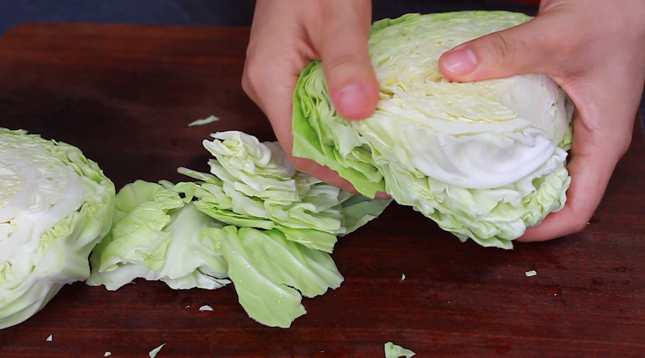 炒粉条时，最忌直接下锅炒，教你一招，不粘锅还不坨，筋道好吃