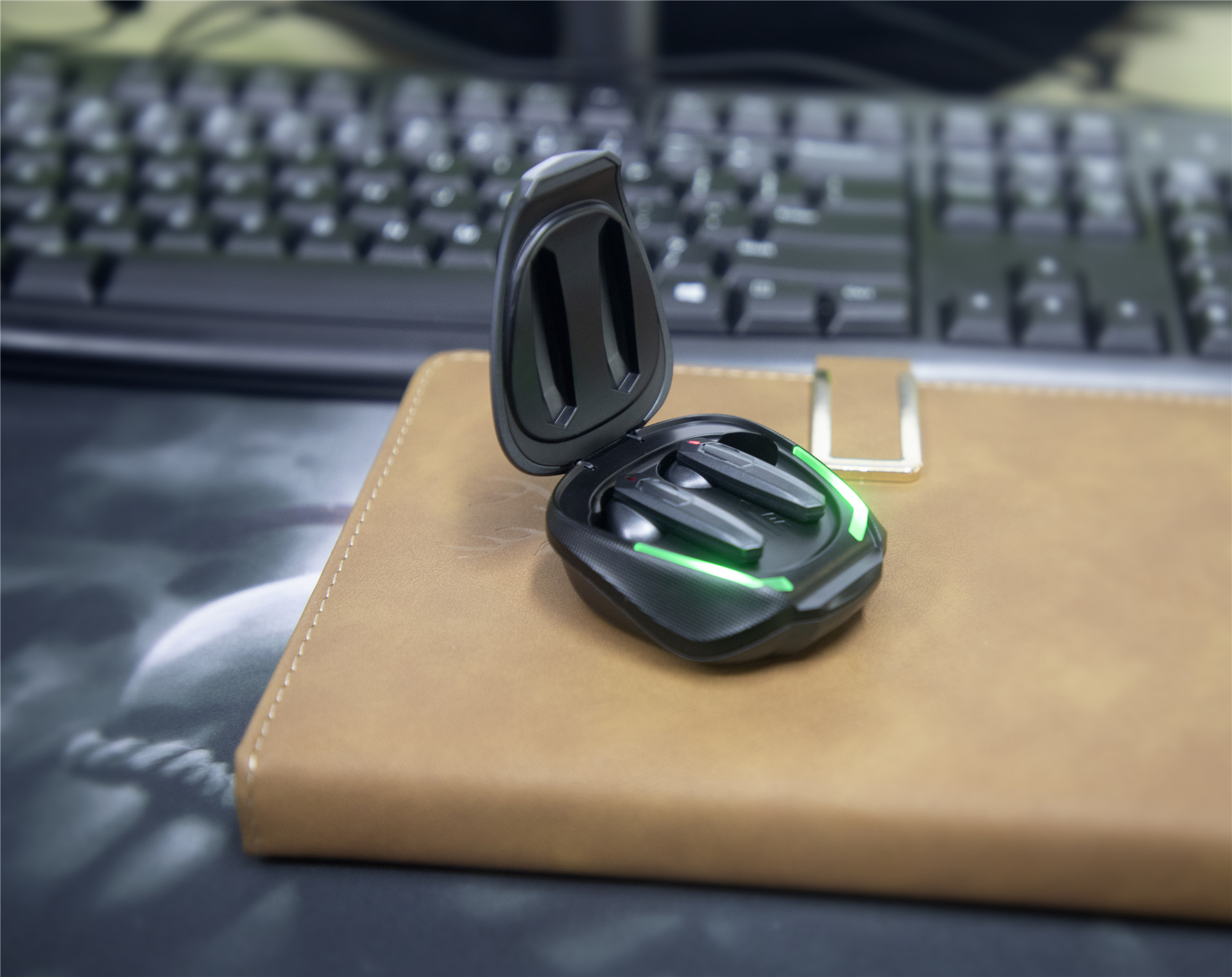 职业电竞战队联合操刀，专为游戏玩家深度定制，奥恳ES07耳机体验