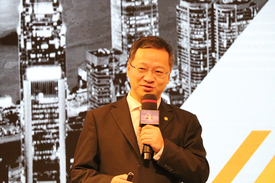 他曾是一名大学教师，