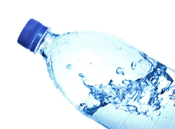 品牌矿泉水检测出可能致癌物，白开水、桶装水、矿泉水，喝哪个？