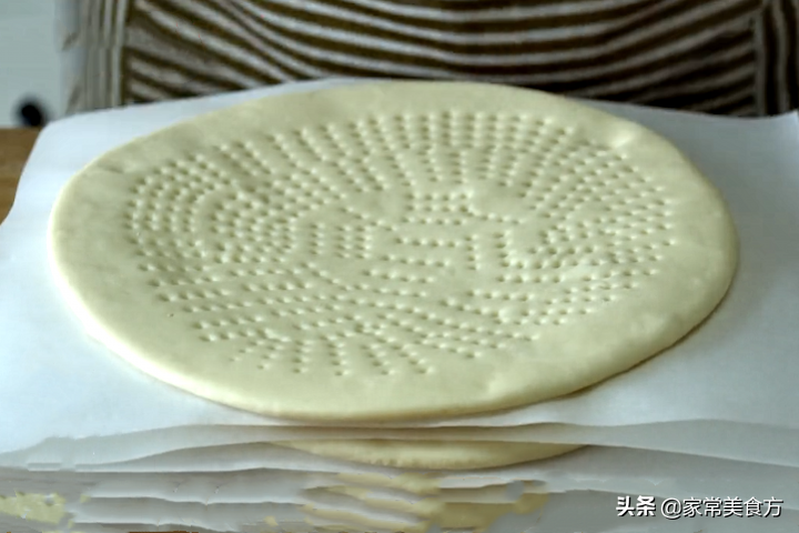 原来披萨做法如此简单，烤箱一烤，香甜拉丝，比买的还好吃