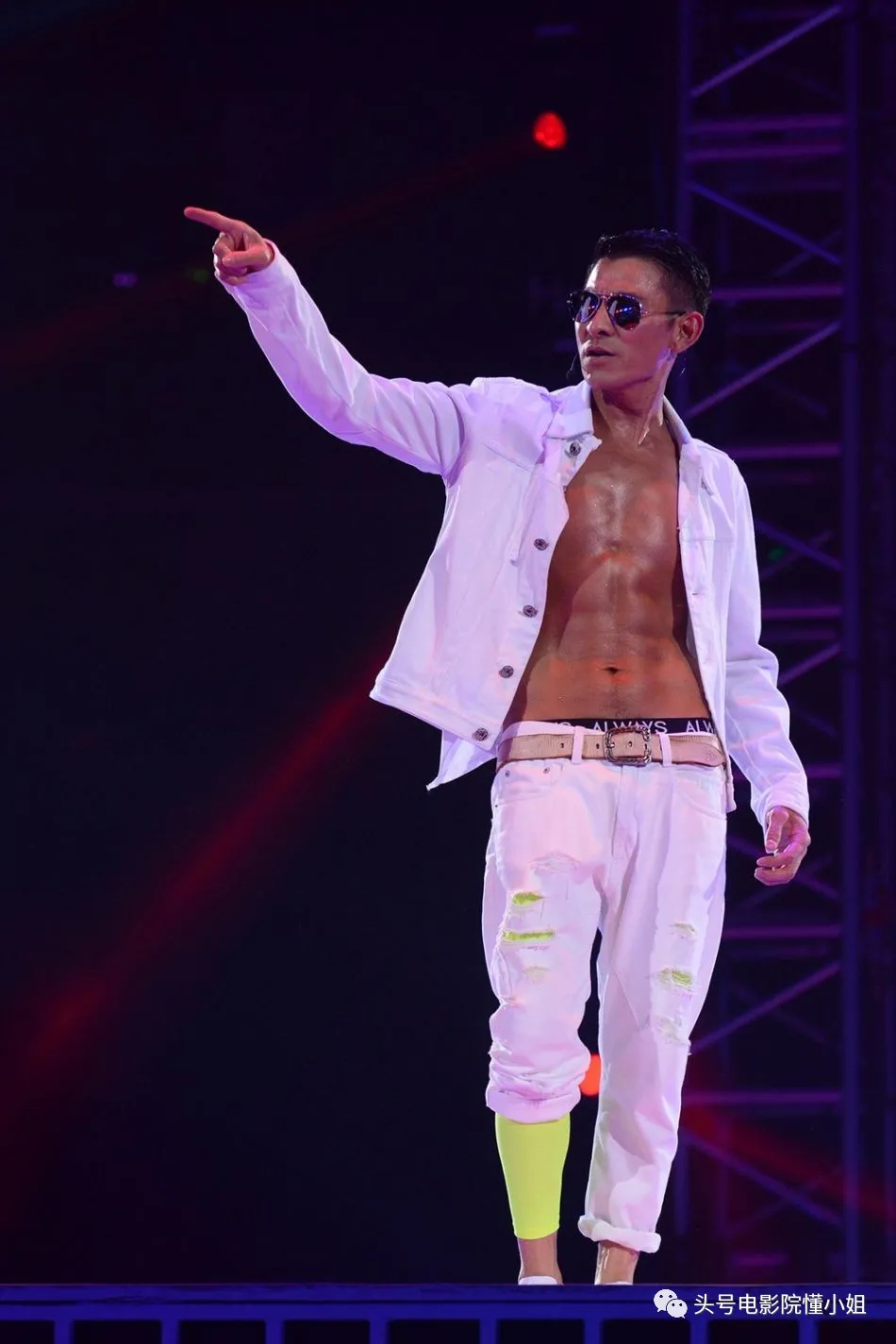 60岁刘德华演《流浪地球2》!宇航员造型已曝光?和吴京拯救地球