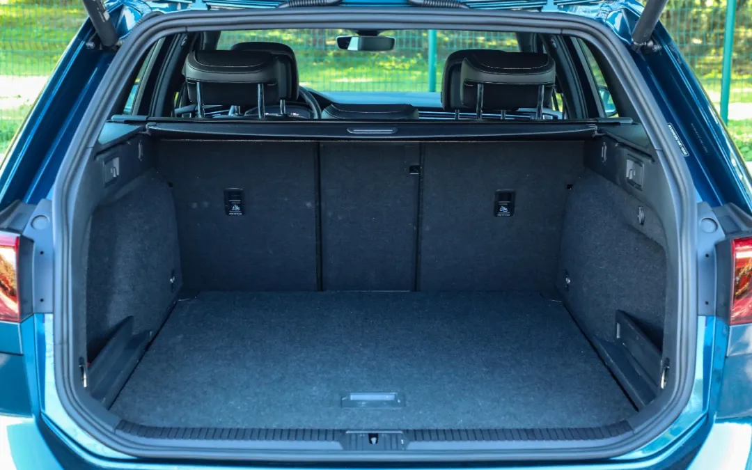 2.0T+DCC可变悬架，比轿车好看，实用性不输SUV