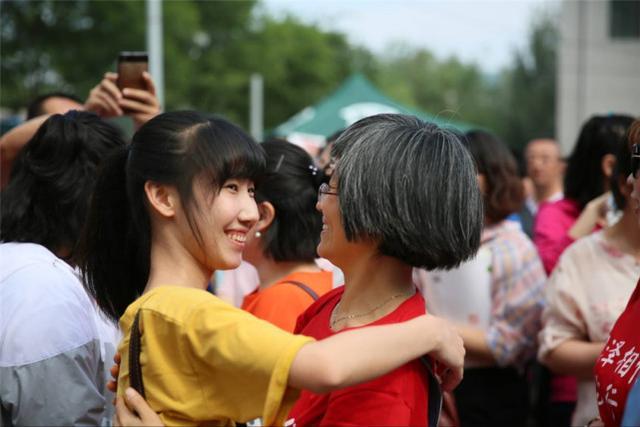 临近高考，家长可以为孩子做的减压事情有哪些？