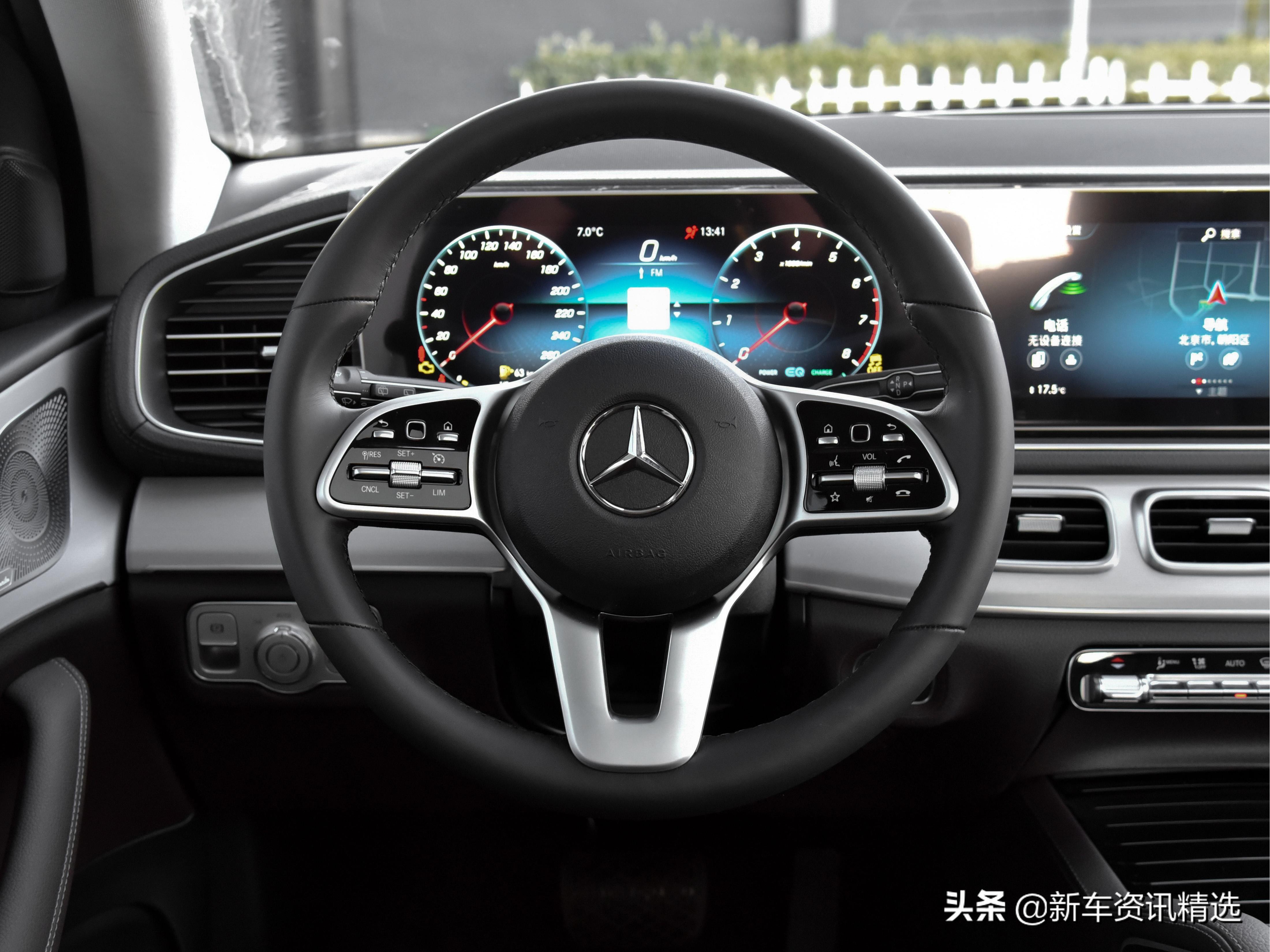 2.5T发动机的中大型SUV，售价将近100万，实拍奔驰GLE