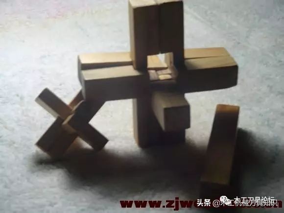 鲁班锁用柱黄金搭档，二十柱可拼四百式详细流程