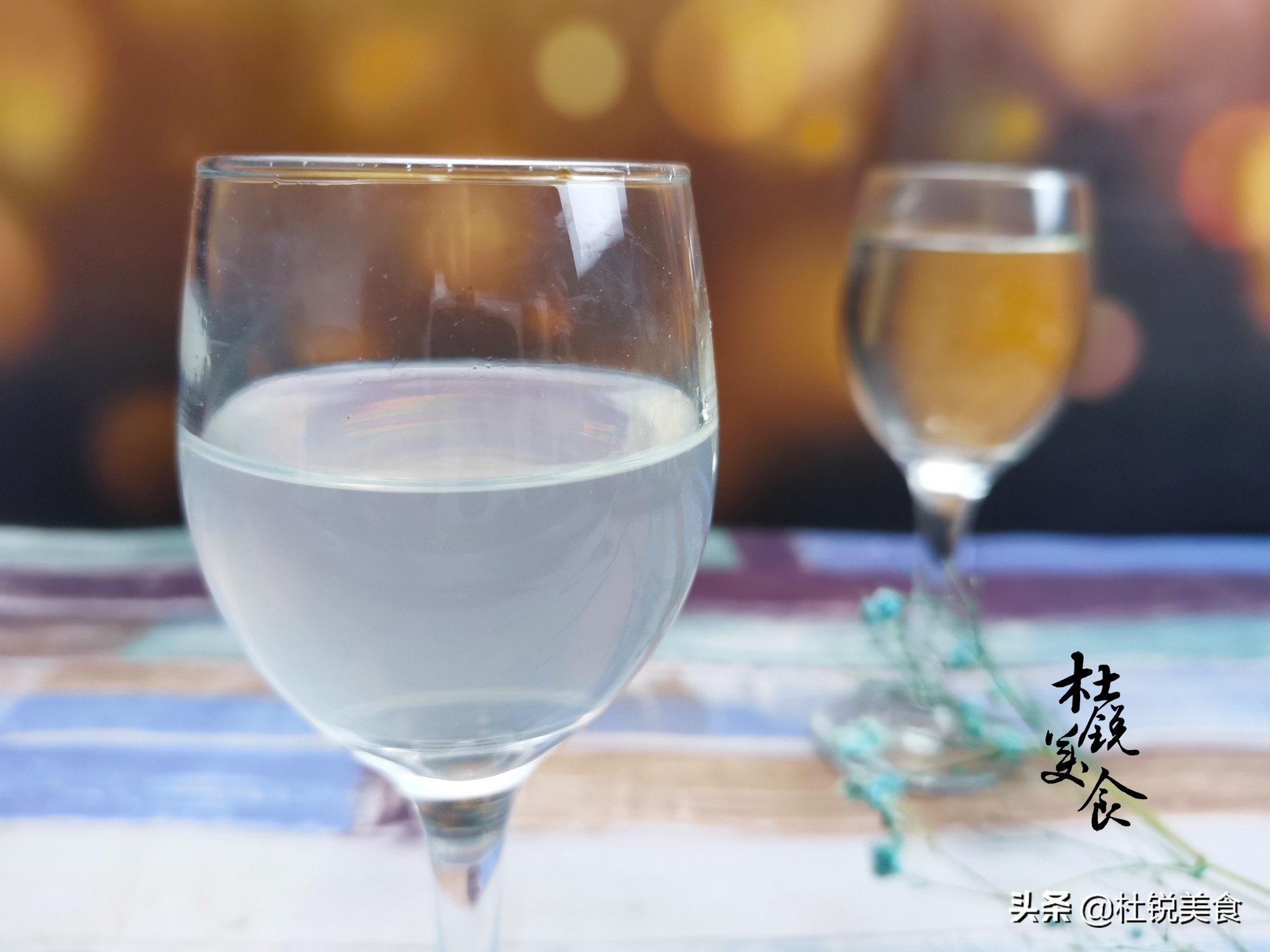 舍得天青壹号：80元左右，舍得酒中的“茅台”；水井坊典藏：120元左右，五粮液：130元左右。