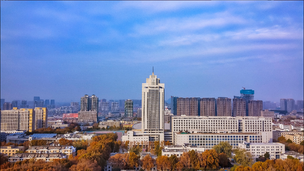 山东“超大”高校：占地8000余亩，坐拥8大校区、30个食堂，京沪高铁直通！