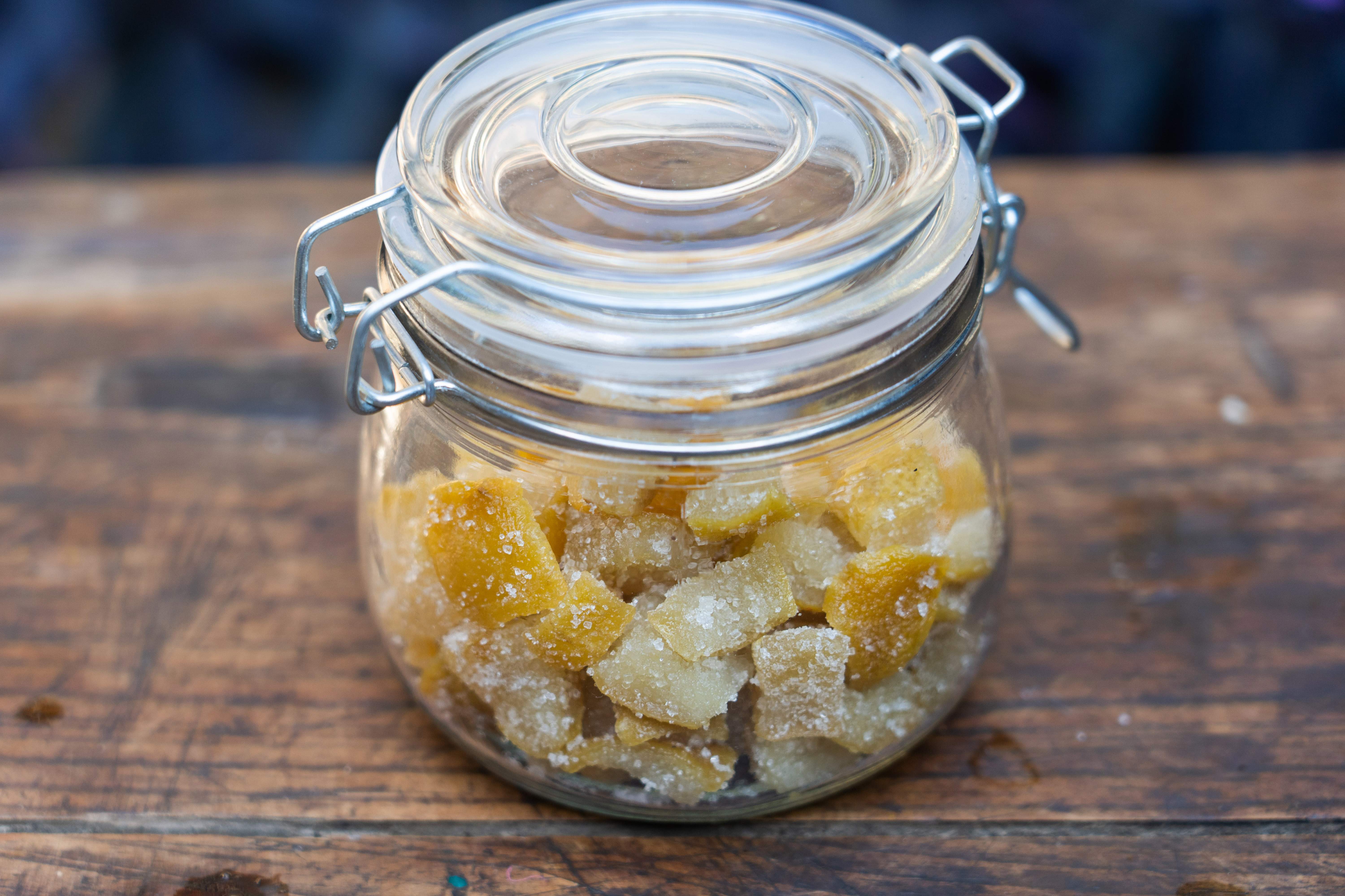 香橼蜜饯其他任何水果蜜饯的做法也是一样,比如金桔蜜饯,苹果蜜饯