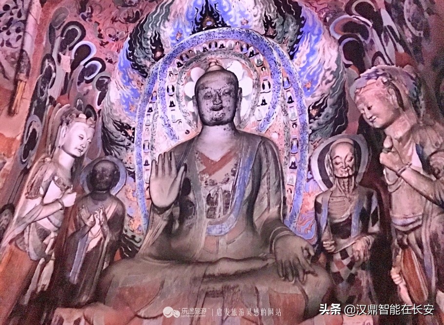 莫高窟，淘尽千年风沙，你仍笑靥如花，谁在佛光中明灭