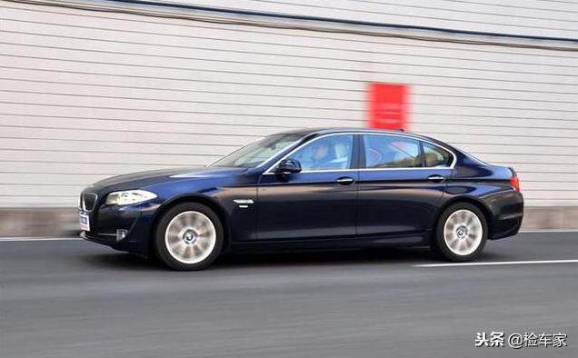吃着泡面也得看的宝马520Li 20多万收入值不值？
