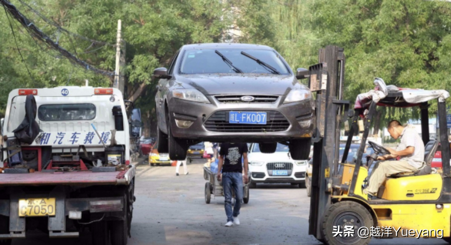 车被堵了，找不到挪车电话？教你这几招，轻松解决