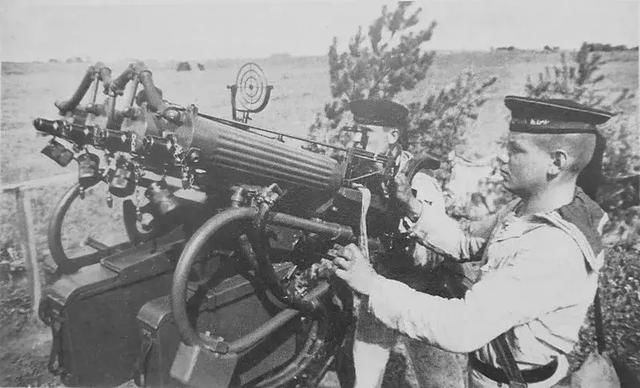 叫我名字的时候带着点弹舌苏联m1910马克沁重机枪