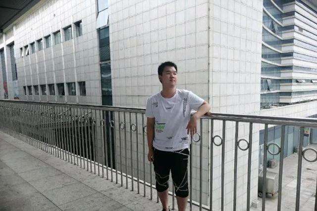 河南高考状元 、榜眼分别在四所不同的高中，网友：“不可思议”