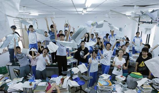 考生大地震！全国一卷理科遍地600分，考生哭诉：全完了