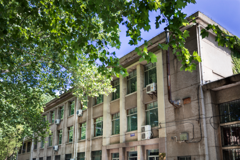 山东“超大”高校：占地8000余亩，坐拥8大校区、30个食堂，京沪高铁直通！