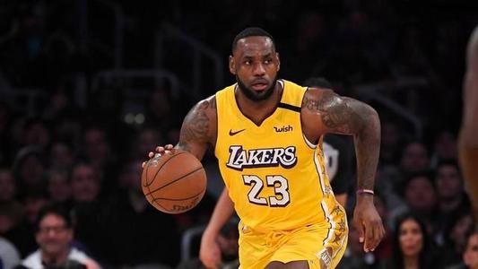 nba球员为什么无私传球(詹姆斯传球技术到底有多好？丁威迪举一个例子，很有说服力)