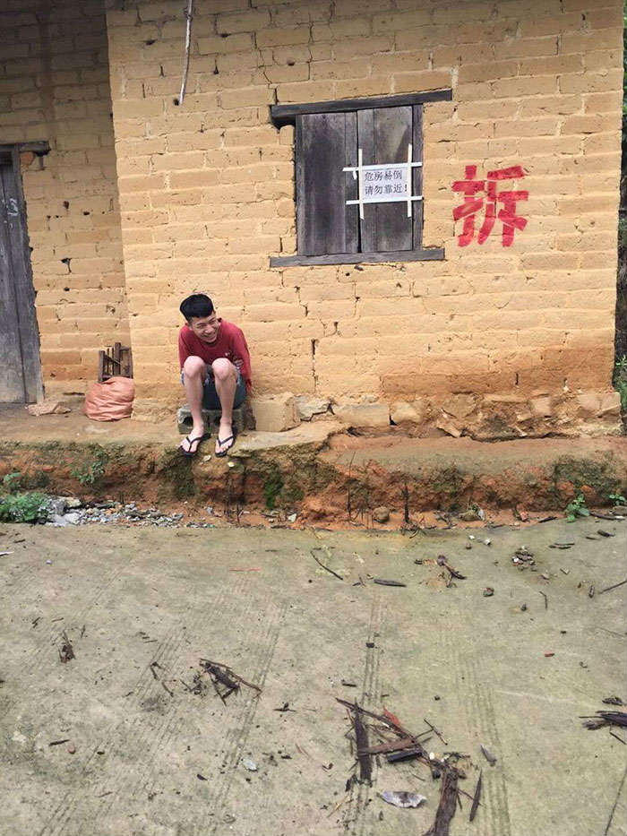 搞笑GIF:见多了大风大浪，大妈好淡定啊
