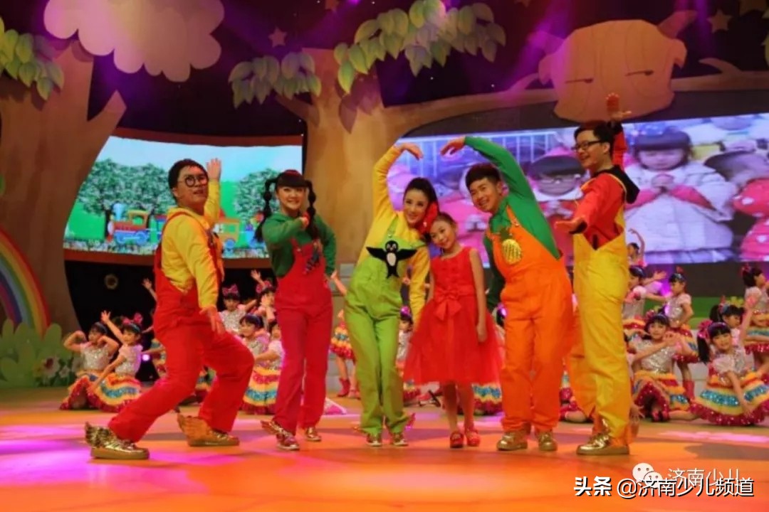 济南广电青少年口才播音班——暑期实践课堂