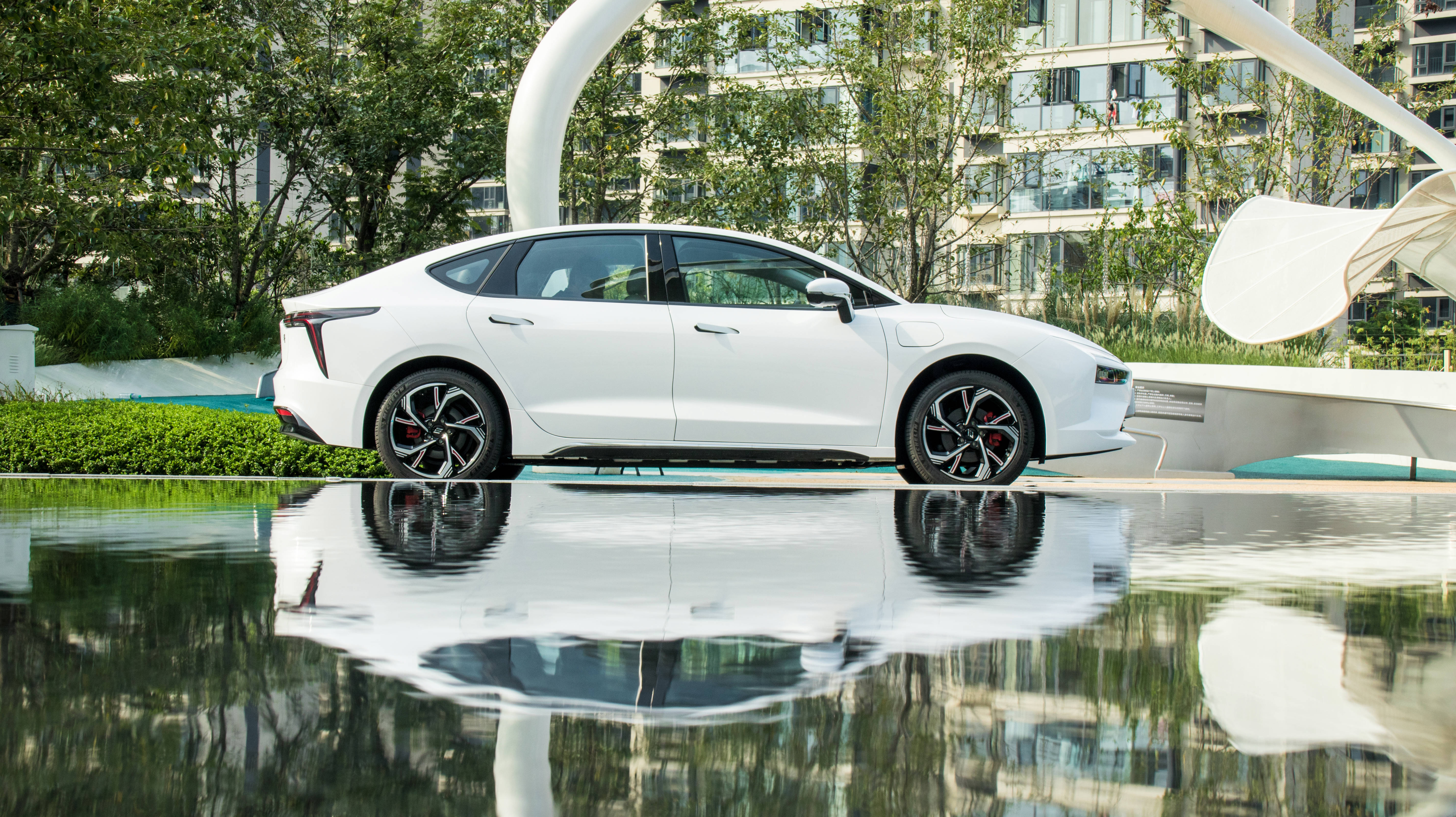 雷诺江铃羿：能否在纯电当道的时代闯出一片天