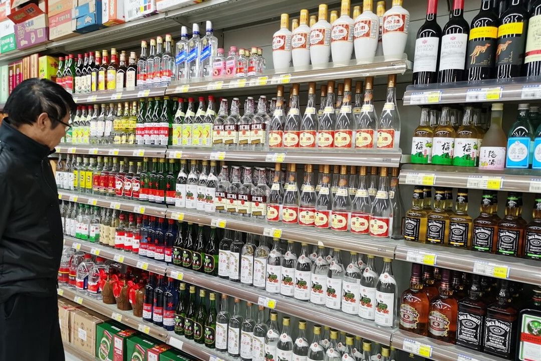 超市里的6种“光瓶”白酒，行家经常买，价格还不贵，值得囤起来