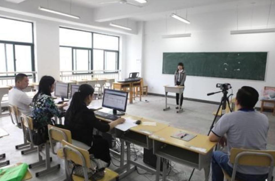 老师真实收入究竟有多少？月薪过万不在少数，看完工资条网友酸了