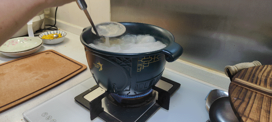 电磁炉能用陶瓷锅炖汤吗(陶瓷锅炖鲜美汤汁的电磁炉烹饪技巧)