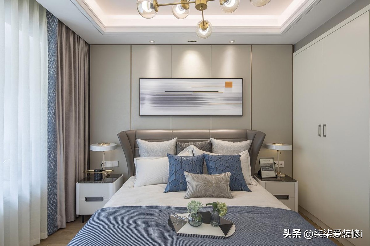 138㎡旧房改造装成现代简约风，客餐厅把我迷住了，很有品味