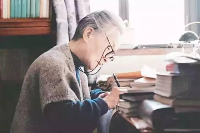 读完杨绛的《我们仨》我发现：一个家庭是否幸福，取决于两点