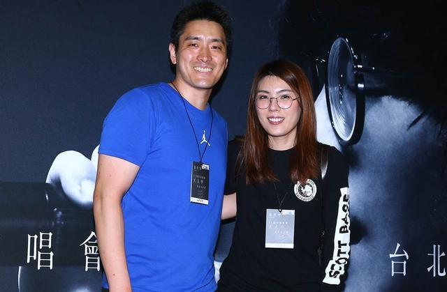 百万网红因分居两地提离婚，老公离婚都不现身，老实形象受质疑