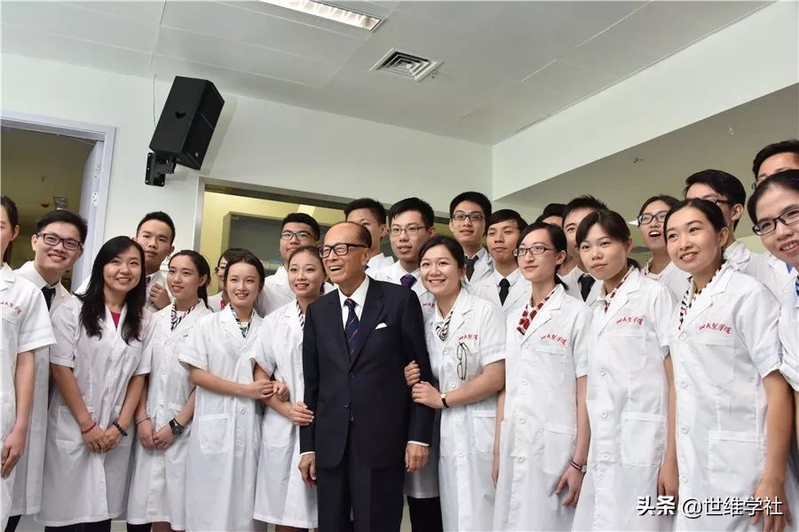 李嘉诚毕业演刷新朋友圈，“建立自我”自曝首富秘诀