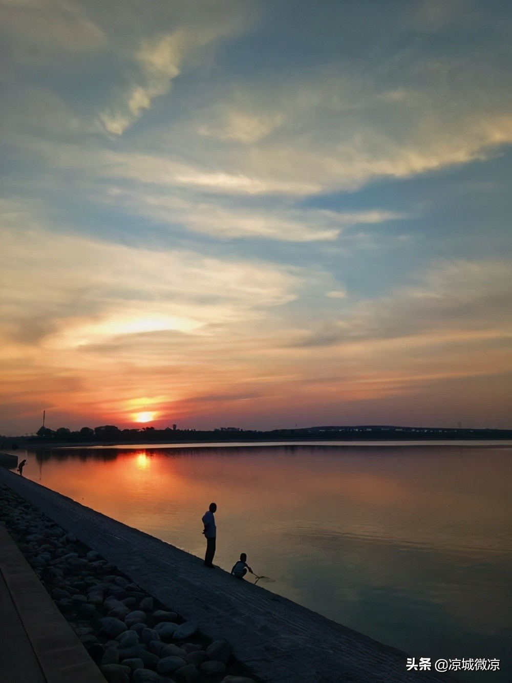 沐浴朝阳，感受青春，邂逅午后，体会人生，遇见晚霞尝尽人生百味