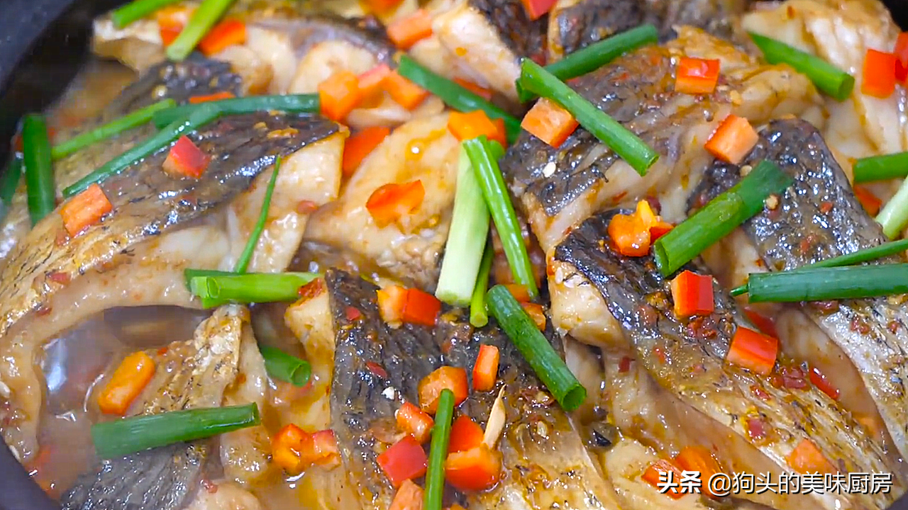 秋天要多吃鱼，教你懒人做法，用料简单味道香，上桌汤汁都不剩