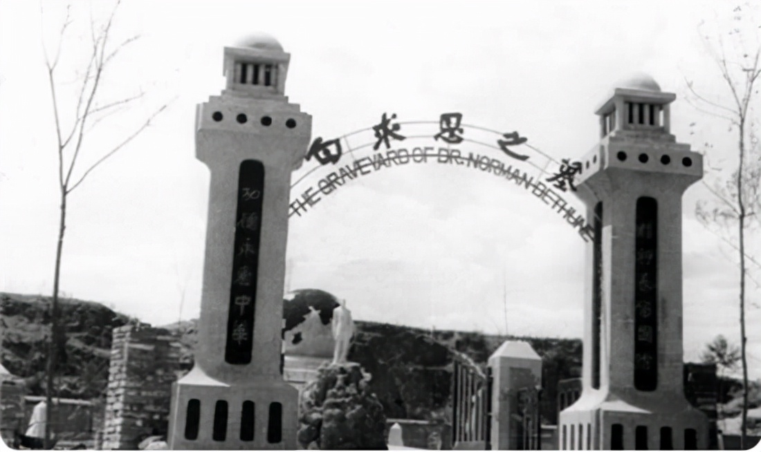 1938年毛主席接见白求恩，随后白求恩在日记中写下：这是一个巨人