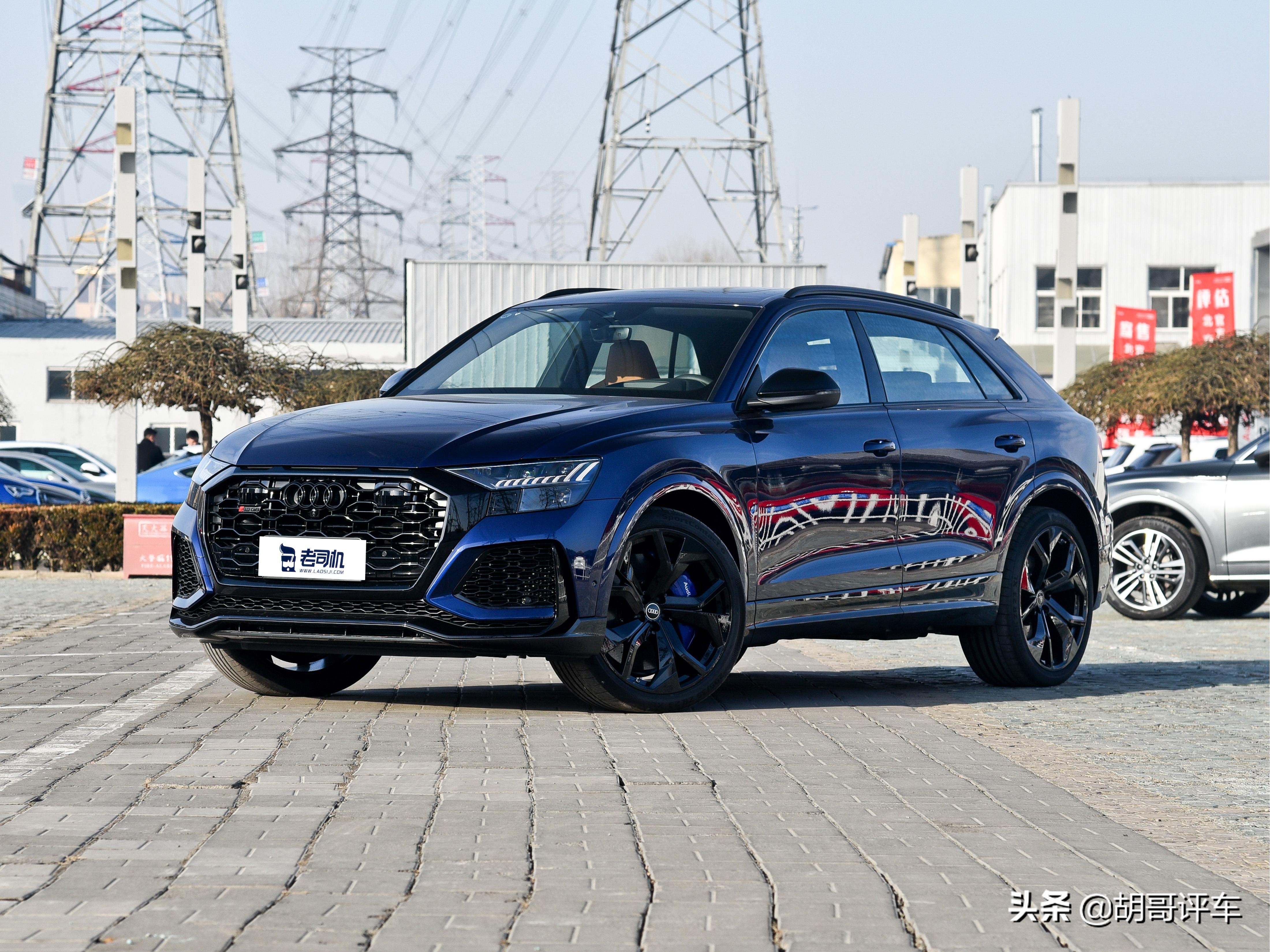 进口的V8大排量SUV，价格将近200万，实拍奥迪RS Q8