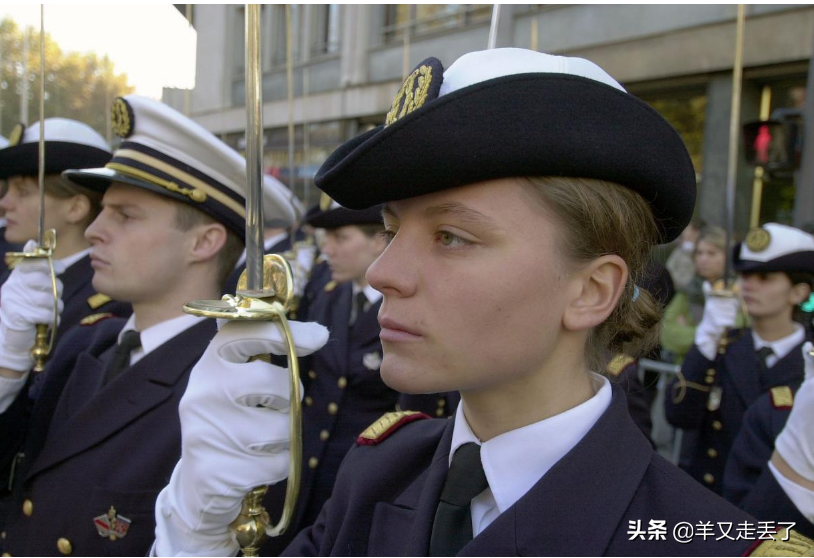 11月15日，印度军官遭斩首；法国女军官失身；普京批评西方霸权