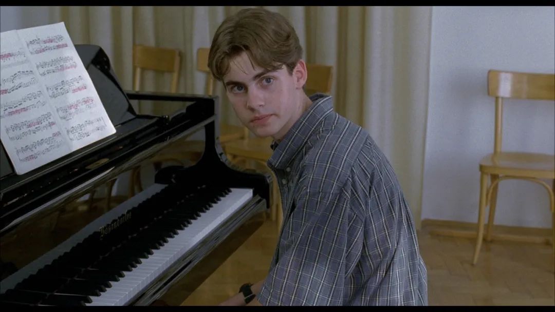 法国剧情片《钢琴教师》，这部罕见影片果然是“热度”惊人